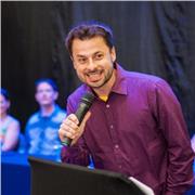 Professor de história com experiência em museus